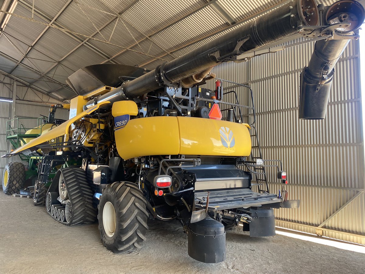 Chris Davey (@cropdoctor54) on Twitter photo <a href="/GulfvuePeter/">Peter Edwards</a> & <a href="/Timo_Edwards4/">Tim Edwards</a> at Pt Broughton, detailing how soil amelioration on CTF makes up a big part of their Crop Comp strategy.
A great story of narrow windrow burning to chaff cart to decking.
No Brome allowed to set seed in any year. 👍 <a href="/GulfvuePeter/">Peter Edwards</a> & <a href="/Timo_Edwards4/">Tim Edwards</a> at Pt Broughton, detailing how soil amelioration on CTF makes up a big part of their Crop Comp strategy.
A great story of narrow windrow burning to chaff cart to decking.
No Brome allowed to set seed in any year. 👍