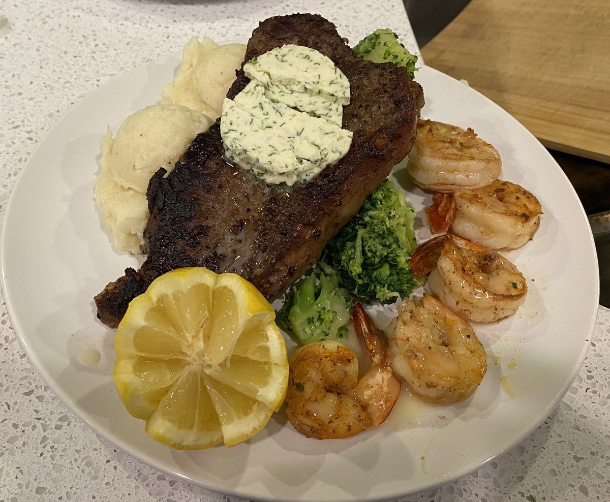 BFullcatering's tweet photo. 👀👀 #bookUs https://t.co/1eBEIv6QxS