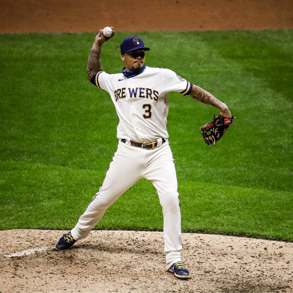 Here is an extremely great photo of our...(•_•) <)  )╯POSITION/  \\  \\(•_•) (  (> PLAYER/  \\(•_•) <)  )> PITCHING/  \\in Milwaukee!