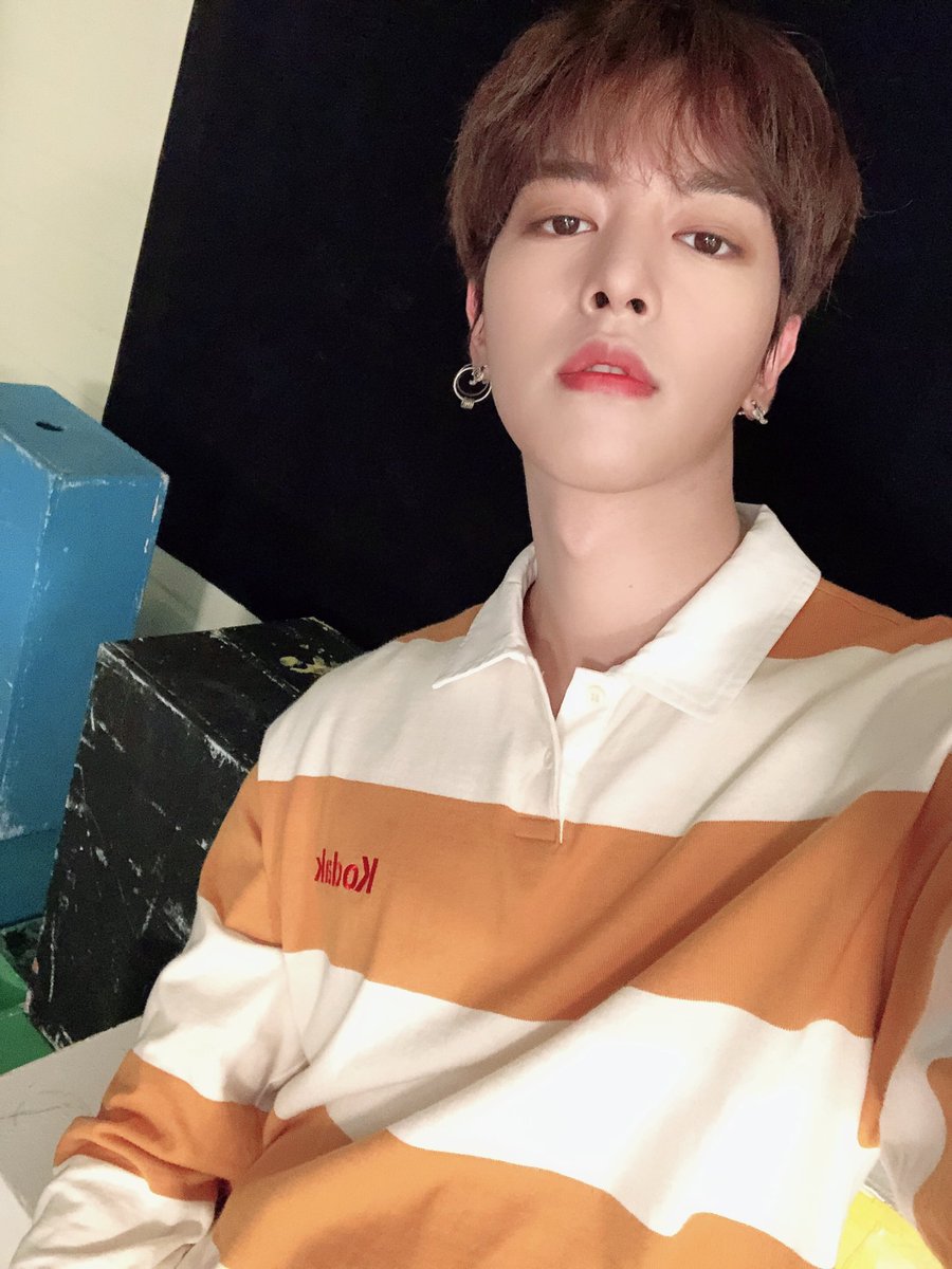 RavnBrasil's tweet photo. [📸]▪▪[28.08.2020] ·· #Atualização ⇢ #Ravn no @official_ONEUS 

🌹🔥Olá, eu sou o chaebol do amor dos ToMoonies, Kim Young RAVN. A RVPLYST de hoje é Chet Baker - I Fall In Love Too Easily https://t.co/LOiwgnTYMv