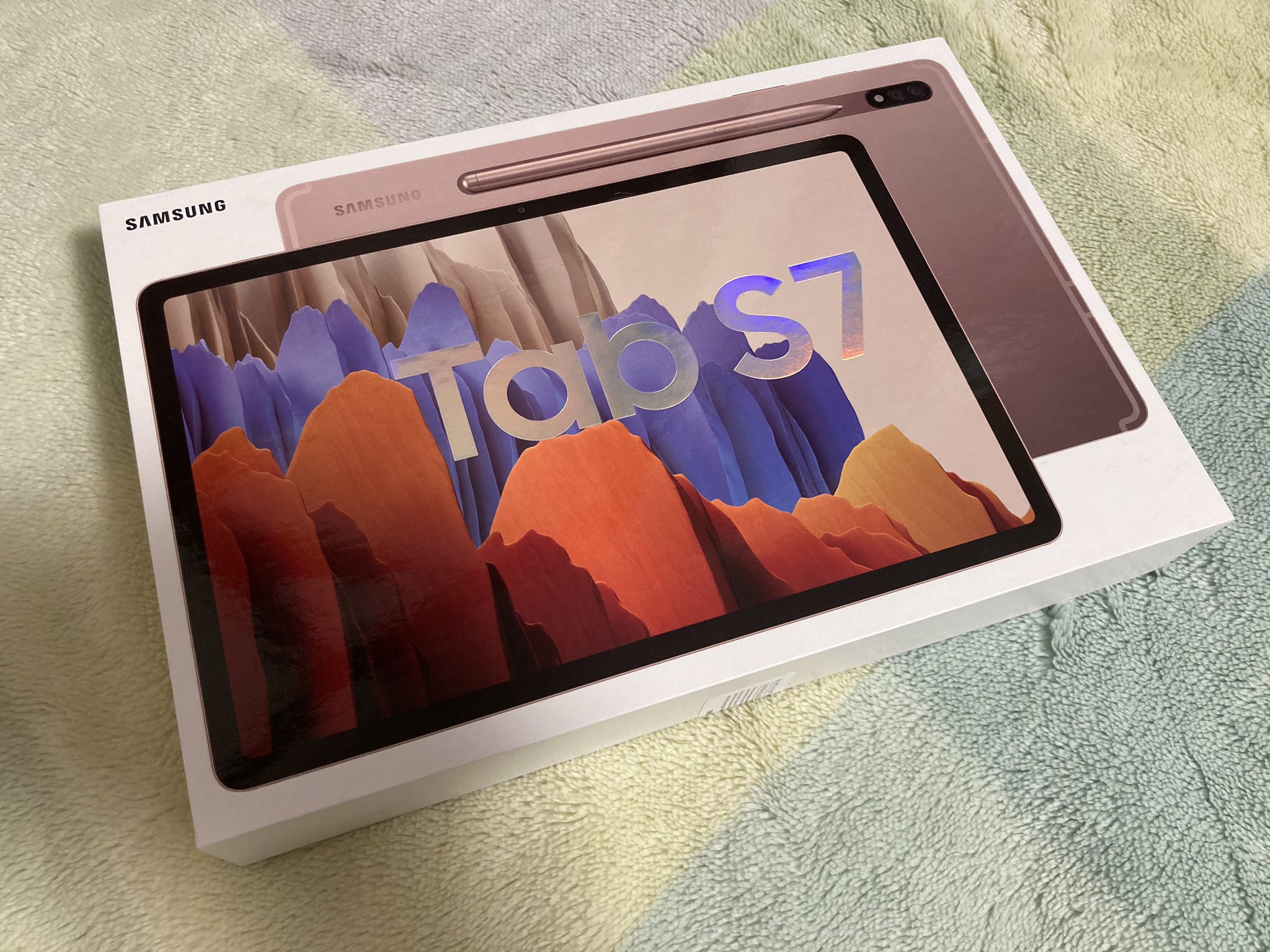 桜木 咲 オタク業界の隅っこ On Twitter Ipad Pro2018 11 とgalaxy Tab S7でclip Studio Paint画面比較 基本レイアウトにしたものとカラーサークルとレイヤー出したもので比較 Galaxyは下部のバーがあるのでipadと比べると作業領域は少し小さめ