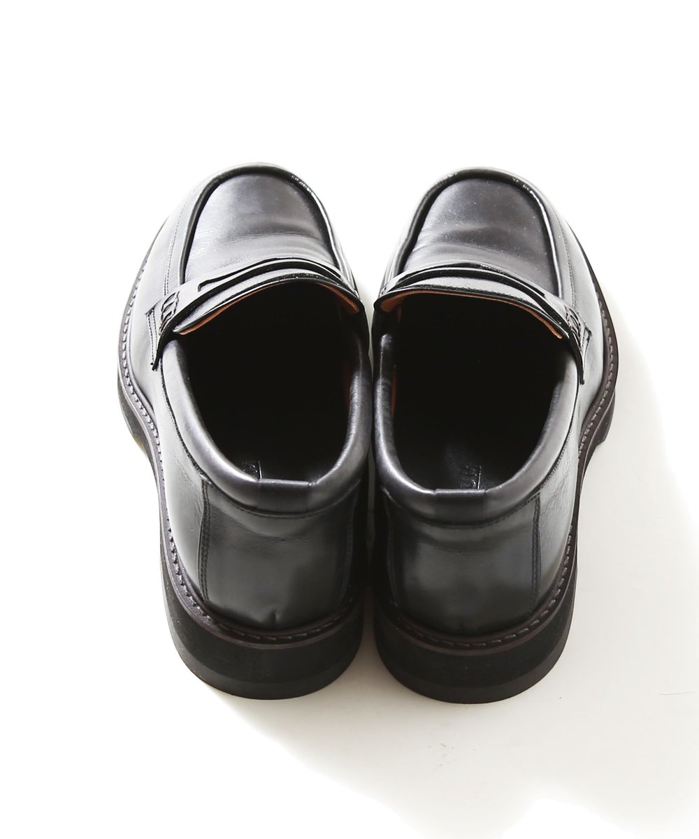 FACTOTUM_PRESS's tweet image. 「FACTOTUM ONLINE STORE」
【PRE ORDER】

【EARLE】Coin oafers
新しいコラボアイテムのコインローフォー
伝統的なスタイルにスニーカーディテールをミックスした抜け感が特徴の1足です
レザーは適度な厚みとキメの整った肌目を併せ持つキップレザーを使用
buff.ly/2ENwiwx

#20aw
#earle