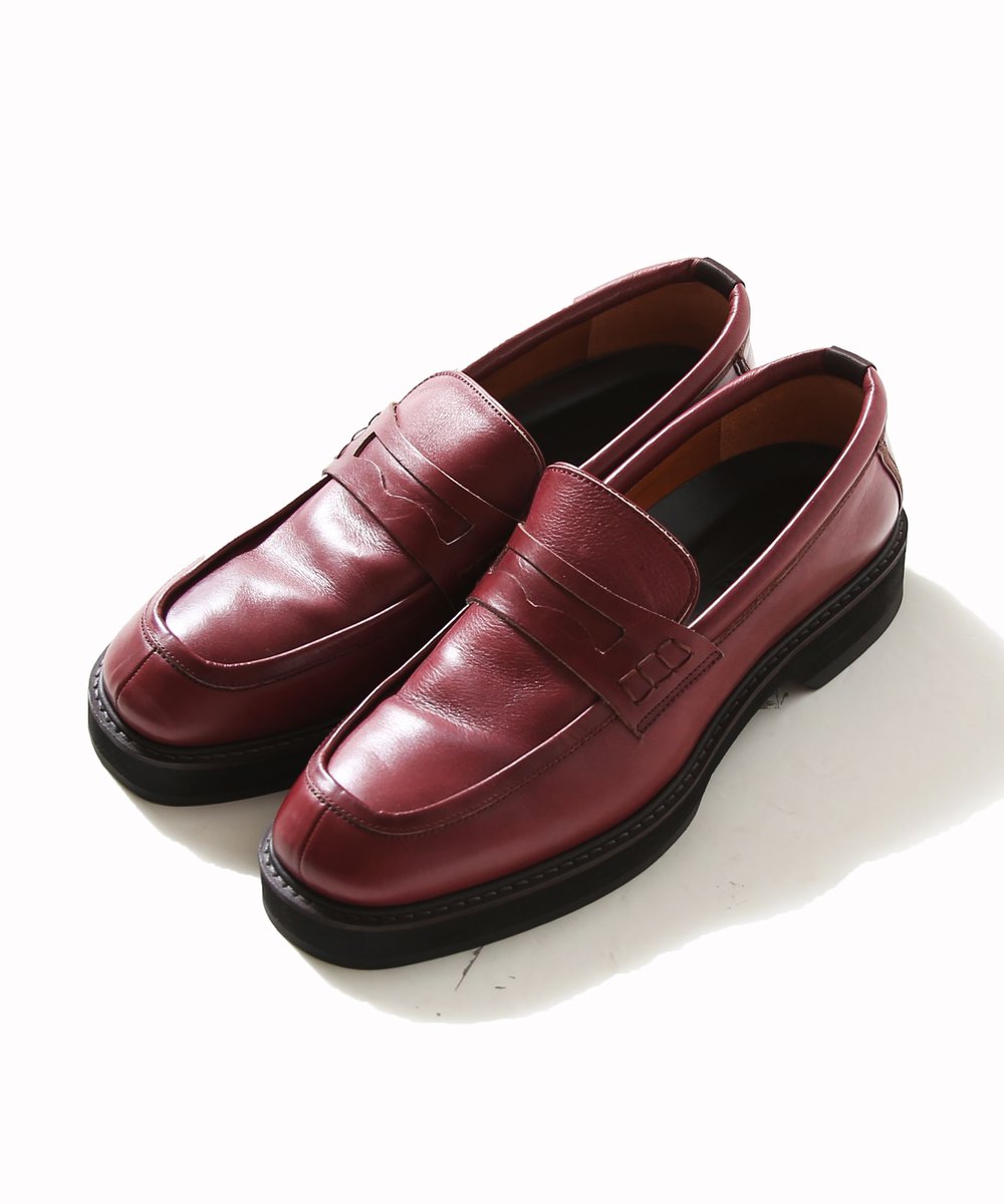 FACTOTUM_PRESS's tweet image. 「FACTOTUM ONLINE STORE」
【PRE ORDER】

【EARLE】Coin oafers
新しいコラボアイテムのコインローフォー
伝統的なスタイルにスニーカーディテールをミックスした抜け感が特徴の1足です
レザーは適度な厚みとキメの整った肌目を併せ持つキップレザーを使用
buff.ly/2ENwiwx

#20aw
#earle