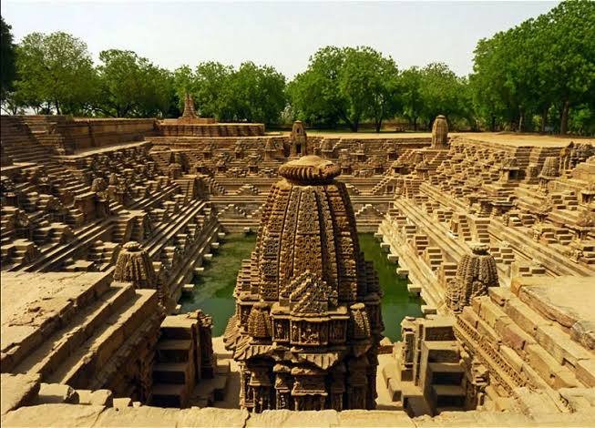 7.The Savamandapa has 52 carved pillar represents the 52 week of the year.8.The temple has been ravaged by plunderers & earthquakes, yet it remains an outstanding monument of architectural genius.9.Presently it is undertaken by ASI.In 2014 added in UNESCO World Heritage site.