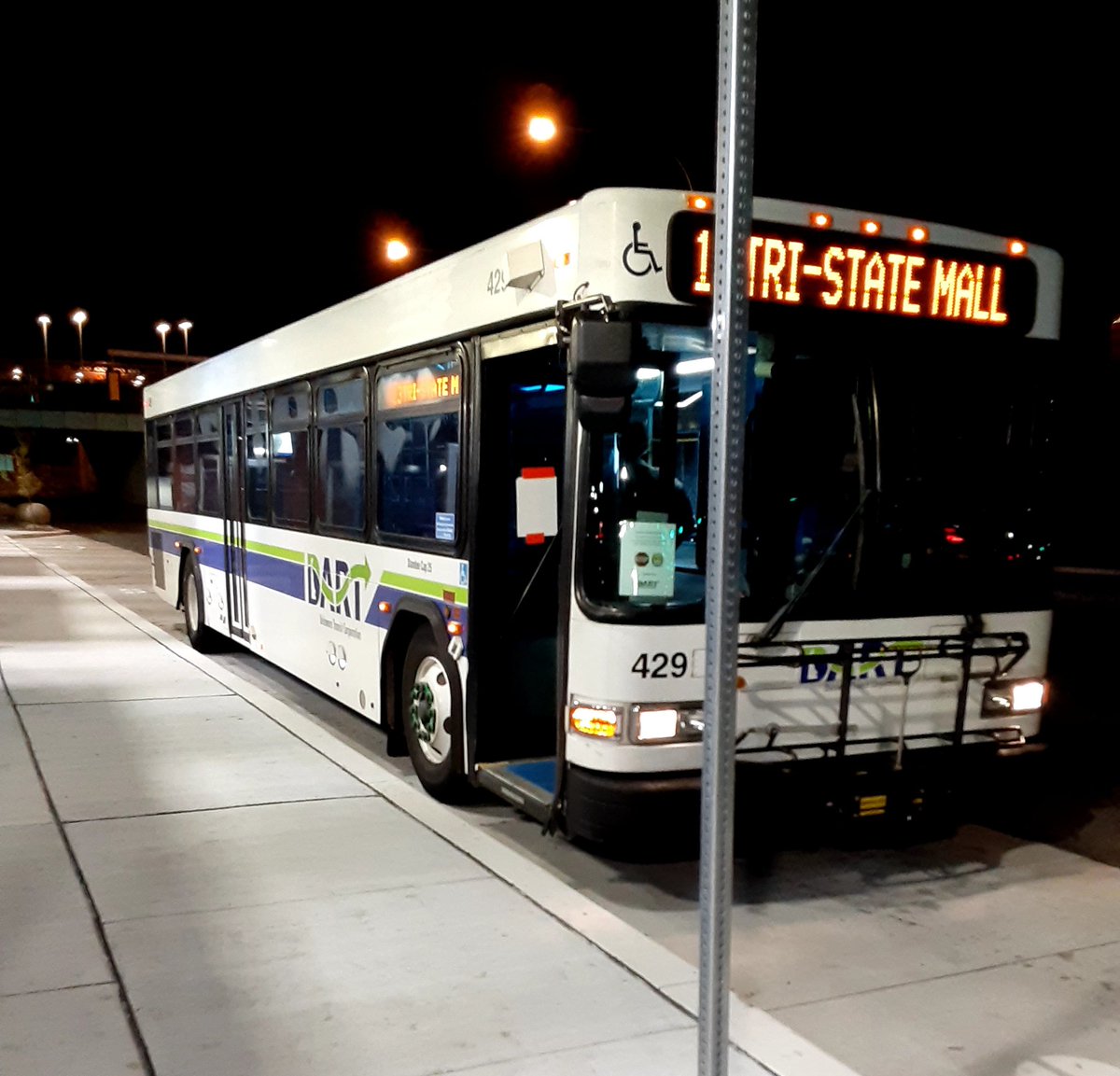 Grantcity900K's tweet photo. Seen here is a DART First State 2014 Gillig Advantage Low Floor 40ft 429 on Route 13 @ Wilmington Transit Center.
#DARTFirstState #Gillig https://t.co/yHZa5h652B