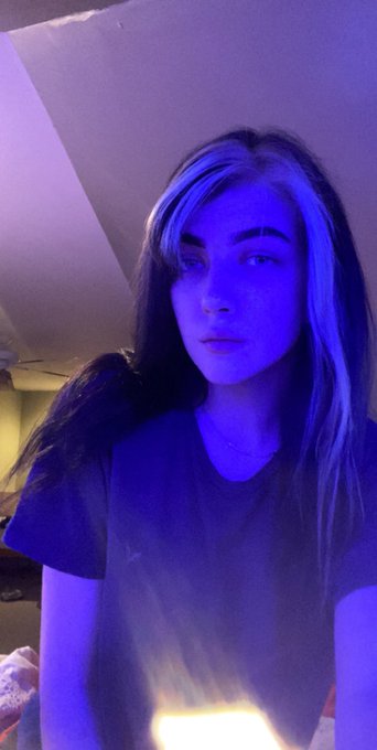 New hair🖤🤍 https://t.co/HYc1TJLnxk