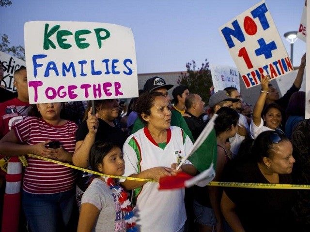 loooouiss's tweet photo. The story of Michelle Martinez, an undocumented immigrant mother, depicts the inequalities mixed-status families face, when she had to go the extra mile to get her daughter's birth certificate even after being born in Texas &amp; her father being a U.S. Citizen #CCCAS10B #JusSoli https://t.co/mxBj9dnuCZ