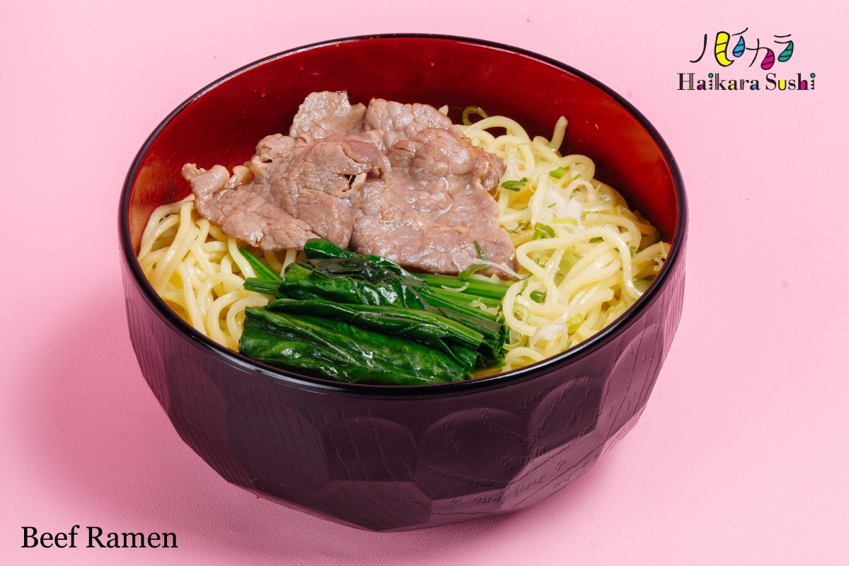 Ramen adalah mie Jepang yang disajikan dengan kuah kaldu daging atau kaldu ikan, atau bisa juga dengan kuah miso atau soyu. Dalam penyajiannya ramen biasanya selalu diberi topping daging, sayuran, seafood atau yang lainnya