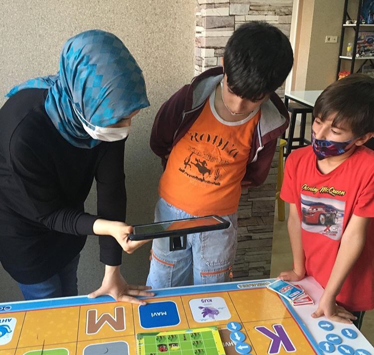 Elektro Lab ile öğrendiğimiz devre elemanlarını kullanarak ilk robotumuzu tasarladık ve yarıştırdık 😊
Öğrenmenin eğlenceli hali 😊 
#elektrolab #devreelemanları #kodlamaeğitimi #stemeducation #stem #robotik #robotikkodlama #kodlambaç #oynaveogren #ogrenmeninoyunhali #ilkrobotum