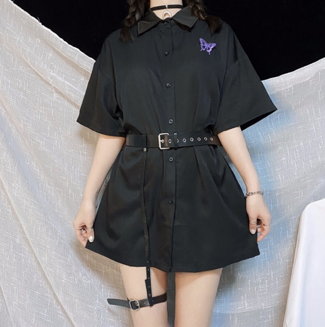 Qooza クーザ على تويتر ガーターベルトが付いた蝶々シャツワンピース 胸元に入った蝶がポイントになっているクールなシャツワンピです ウエストベルト ガーターベルトのアクセントが 詳細はこちら T Co Dxocipbtx8