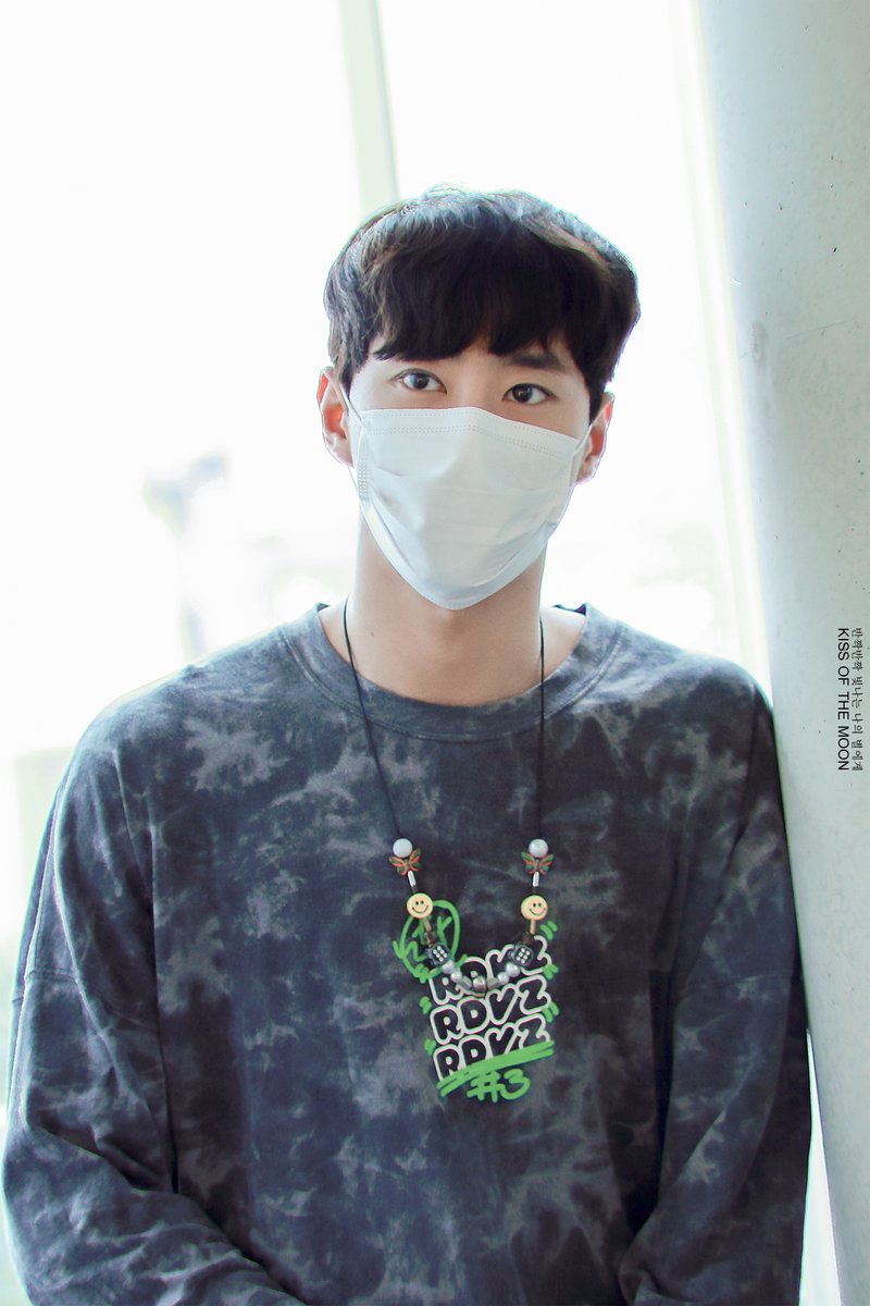 200814 SUPER ASTRA 전시회
앞으로도 준0작가님만의 색을 응원합니다💜
#이준영 #준0 #LeeJunYoung 
<a href="/1ee_Jun_Yxxng/">이준영</a>