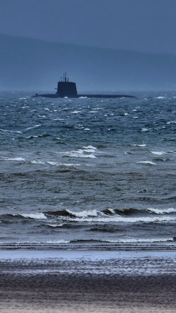 GakuHayato's tweet photo. そうりゅう型潜水艦
台風9号接近に伴い霧島市国分広瀬沖で避泊中。見張り員お疲れ様です!
2020.09.02
#そうりゅう型潜水艦
#SS511
#おうりゅう
#鹿児島音響測定所
#鹿音所
#鹿児島湾
#錦江湾 https://t.co/FDy8koCTOP
