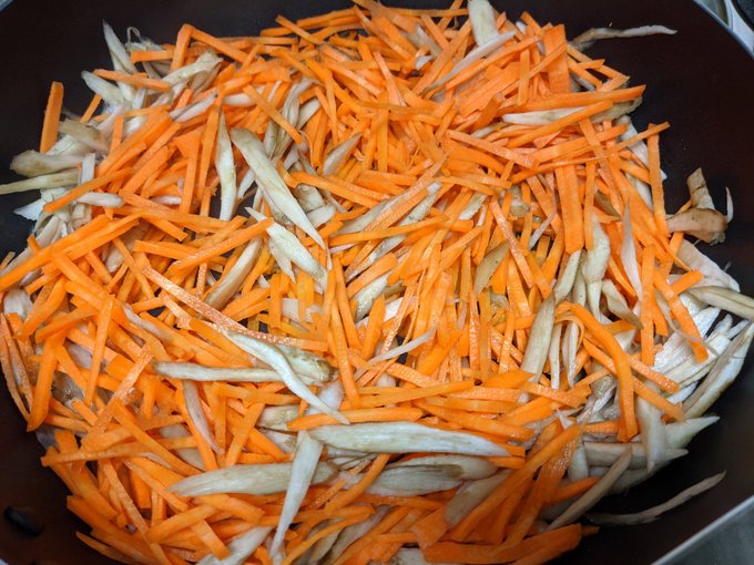 ごぼうが赤い ピンク色でも食べられる 変色する理由や保存方法を解説 お食事ウェブマガジン グルメノート