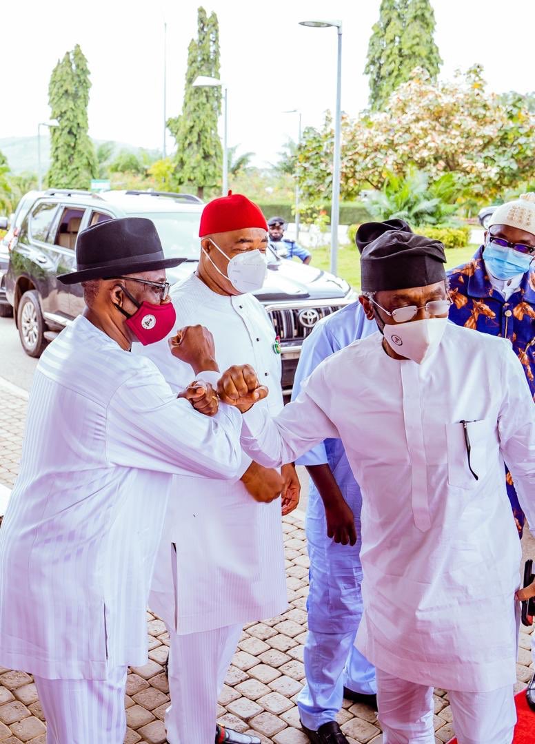 MuhammadanwayNG's tweet photo. Dem say if u wan trade for Ghana pay $1 million dollar levy or bounce, na why Oga @femigbaja Dey go Ghana on legislative diplomacy to help resolve the issue. Stay tuned!
#Parlomacy #Trade4All #PanAfricanism https://t.co/JuVx1Kivtn