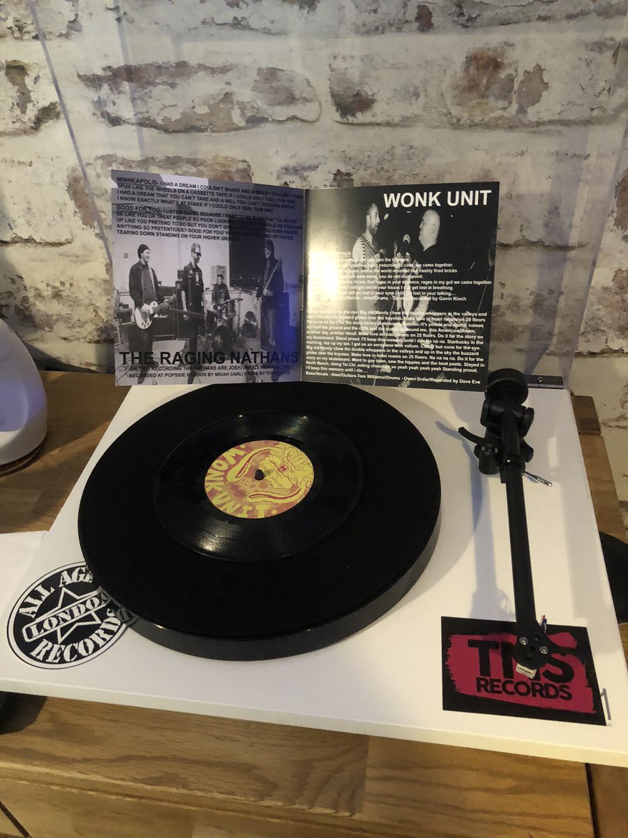 punkpitphotos's tweet image. It’s only bloody Wednesday again WONKERS!!! Let’s ‘av it then!!! Wonk unit/raging Nathan’s split 7” why not!!! @wonk_unit @RagingNathansOH #radgirlfriendrecords #drunkensailorrecords @TNSrecordsUK #plastererrecords #punk #records