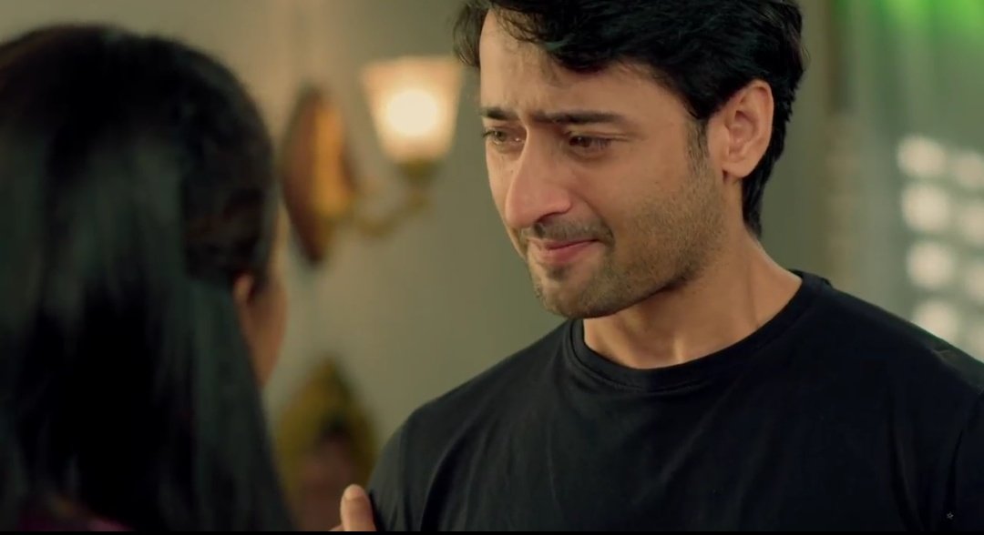 When he shared with his mom the sorrow, the support she gave made him feel a little better. On hearing Kunal talk of "what Abir Bhai is to me" made him go all hearts, feel blessed n loved #ShaheerSheikh #AvinashMishra #YehRishteyHainPyaarKe #RupalPatelPC owners(2/n) +