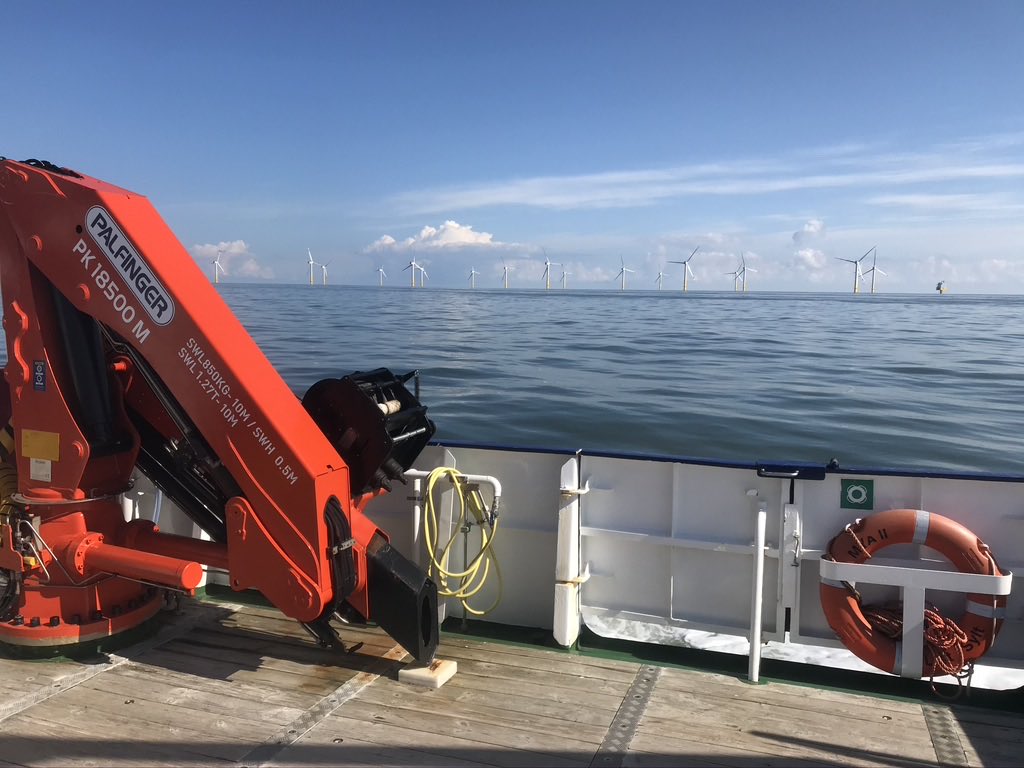 HelmholtzMoses's tweet photo. Unsere @HelmholtzMoses SchiffZuSchiff Kommunikationsanlage geht wieder und wir haben Kontakt nach Helgoland und zu den Schiffen Littorina @GEOMAR_de und Ludwig Prandtl @HZG_de :-)… Auch die Beprobungen laufen bestens bei prima Wetter in der Nähe des Windparks Nordergründe. https://t.co/aMw0w9gwsl