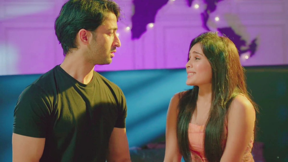 When mishti told her desires, dreams to become a mother,for a moment,Abir felt "aww" inspite of knowing reality.He couldn't say anything to her.He was just living in that moment for a moment  #ShaheerSheikh #RheaSharma #YehRishteyHainPyaarKe #MishBirPC owners(3/n) +