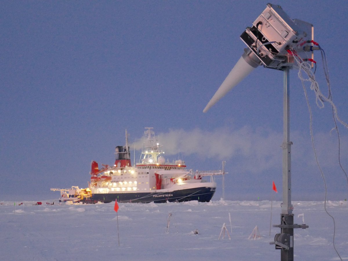 March 4, handover continues. An ultrawideband radiometer is looking at the sea ice and measures the thermally emitted radiation over the range of 0.5-2 GHz. This experiment will increase our basic knowledge for potential future satellite missions. DOI:10.1109/TGRS.2019.2922163