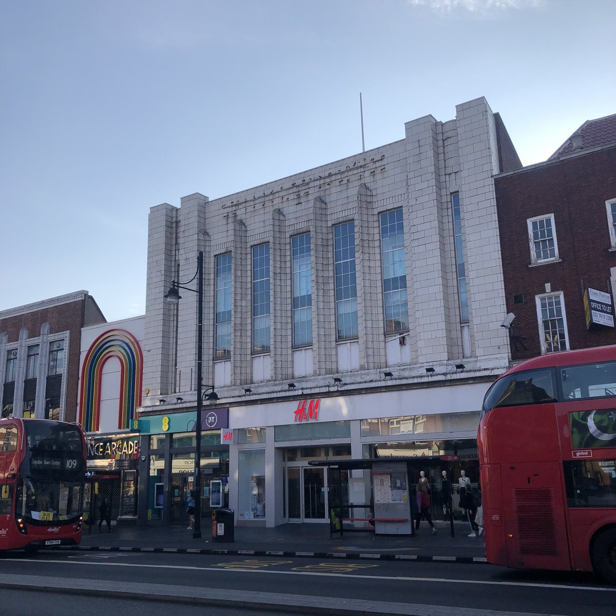 Brixton H&M... look above the plastic boarding on a lot of chain shops in UK towns and you’ll find similar, Art Deco or otherwise – bei  Brixton London Underground Station