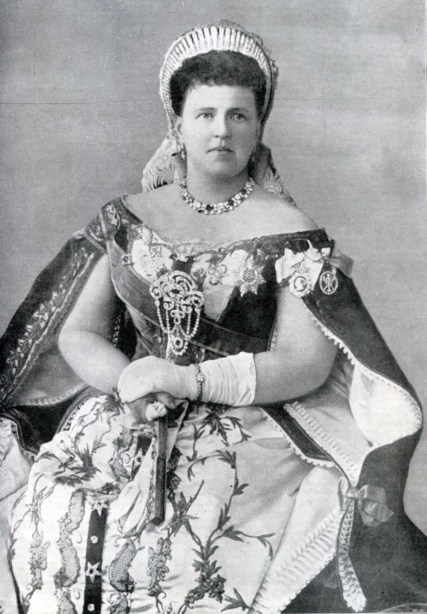 I don't find a pic where she has the tiara but in the photo she wears the necklace (coronation of her nephew Nicolas II). She died in 1920 and the parure passed to her daughter, Princess Alexandra (right), who had married a Prince of Hohenlohe Langenburg.