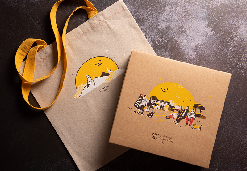 微熱山丘 Sunnyhills サニーヒルズ 今年の中秋節は パイナップルムーンケーキ に加え 期間中 各ケーキの10個入には限定布袋を 大きいサイズのギフトセットには限定パッケージ 布袋をお付けします 10月頃を目処に無くなり次第終了となります