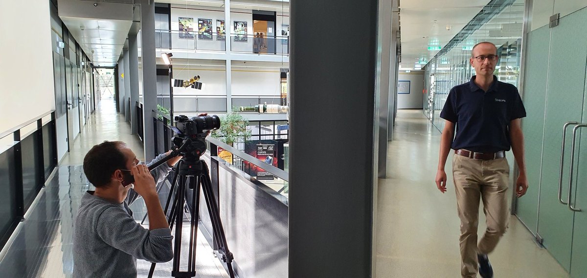 🎬 and ... action! Our nominee for the #ScienceBreakthrough <a href="/Falling_Walls/">Falling Walls</a> gets ready for sharing his work in a short video.
<a href="/oeaw/">Austrian Academy of Sciences</a> <a href="/AustriaSpace/">AustriaInSpace</a> <a href="/sinnreich/">Dominik Sinnreich</a> #NewsroomGmbH #fallingwalls20