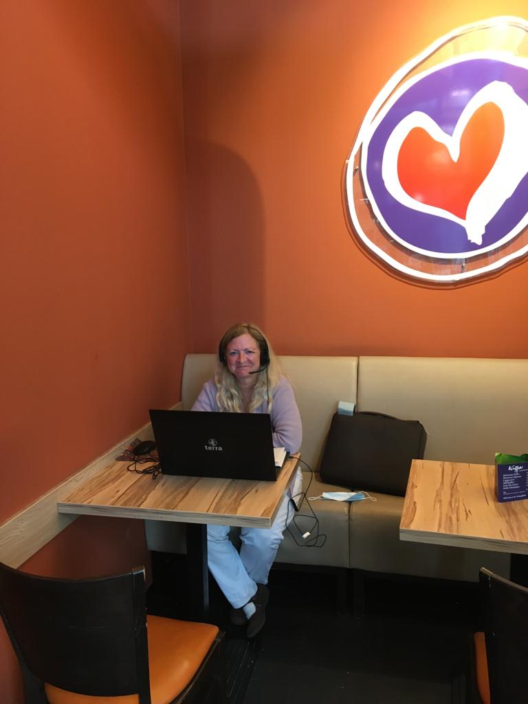 Eine Anekdote zur #virtuellenVorlesung  - oder: "Wie Prof. Dr. Skalla  aus einem Baumarkt-Café eine Vorlesung gehalten hat"
Lest die ganze Geschichte hier: bit.ly/3jAnw3S