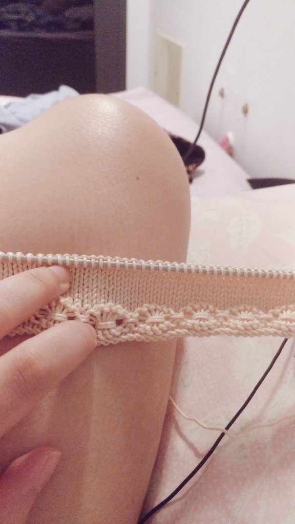 ehuresh's tweet photo. Estoy muy contenta porque he hecho una prenda de vestir bonita yo sola con mis manitas😍 Cogiendo ideas de aquí y de allí, pero sin patrones🙈🙈 https://t.co/nAvmbqff6t