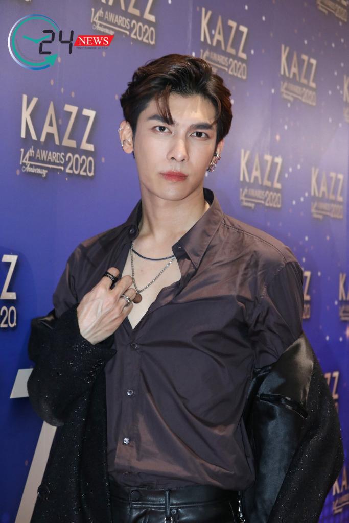 Okay but hope you are ready for possessive Gulf Let's start with Mew showing us his beautiful chest  (this happened after the event at the red carpet) Here: