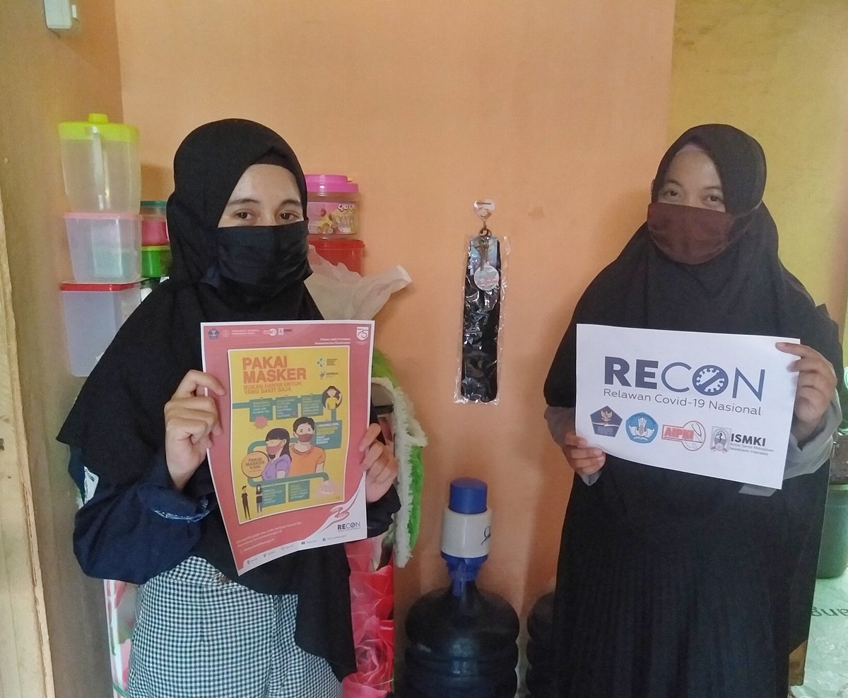 sucitafi3's tweet photo. Yang keempat, saya memberikan edukasi kepada teman saya mengenai "Untuk memakai masker bukan hanya untuk yang sakit saja".

Semoga dengan edukasi ini dapat bermanfaat untuk lingkungan sekitar. 
Stay healthy! 

#ReconSigap 
#RelawanKemdikbud 
#SiapAdaptasi https://t.co/FtpVquYpcU