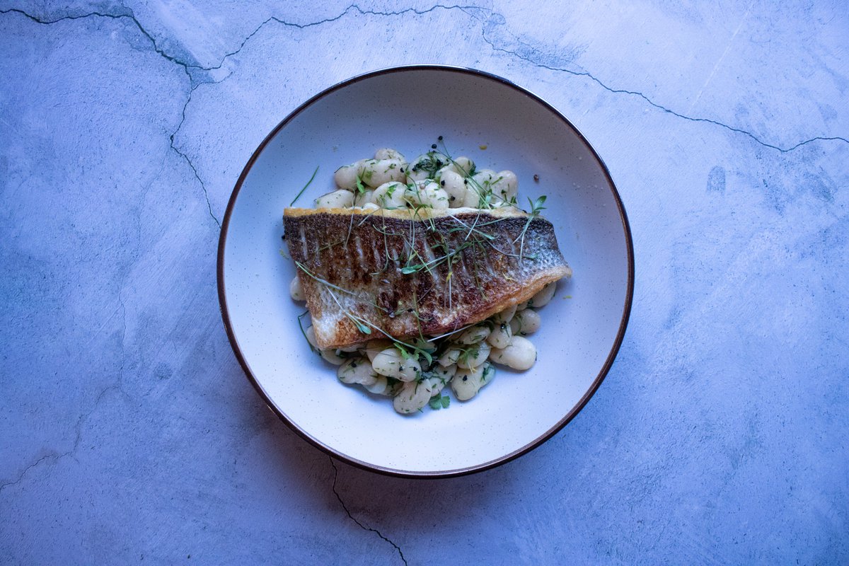 MiniCrops's tweet photo. 🍀🍀🍀 Stuck on what to have for lunch? Here’s the food-inspo you’ve been looking for! All you will need is sea bass, butter bean, garlic chive, coriander, and parsley.
#minicrops #food #london #health #sustainability #fish #sea #today #delivery #instafood #instafuture https://t.co/ZNeChfk36w