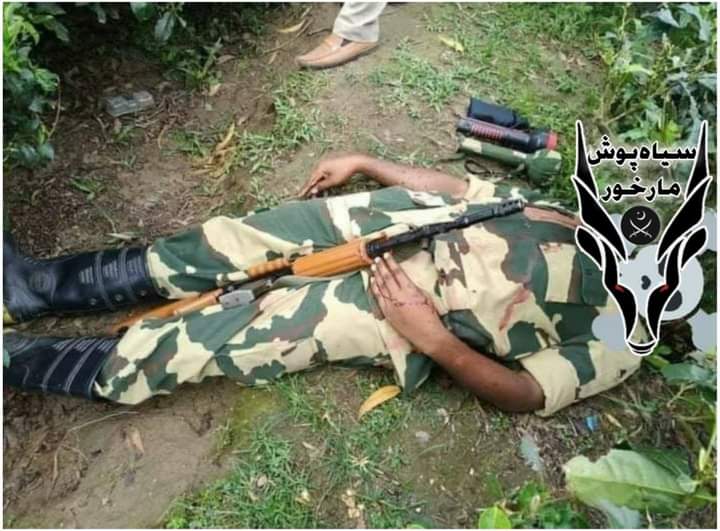 GHaZ_NAwE77's tweet photo. بھارتی فوج کے #BSF کے اہلکار نے اپنے ہی رائفل سے خود کو گولی مار دی۔ وہ اپنے برہمن ذات سے تعلق رکھنے والے آفیسرز کی وجہ سے دلبرداشتہ تھا جو ناروا سلوک کرتے تھے 
#IndianArmy
#IndiaChinaBorderTension 
#IndiaHates_NarendraModi 
#ChinaIndiaFaceoff https://t.co/GVYpWZoVPZ