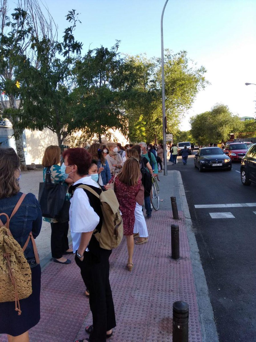 📢Colas ahora mismo en los centros para los tests serológicos🔽