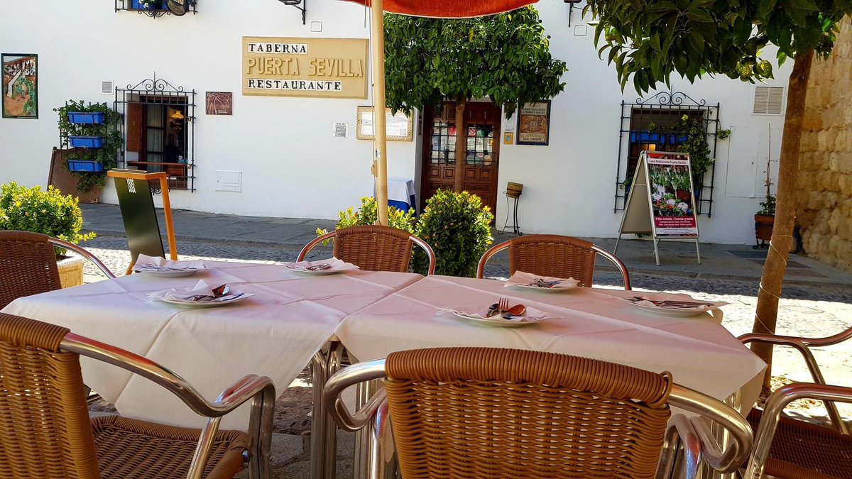¡¡¡Por fin #septiembre!!! Con días más fresquitos y agradables...

Esta temperatura es perfecta para comer al aire libre. Recuerda que nuestra #terraza está en un entorno único, en el barrio de #SanBasilio, el barrio de los patios cordobeses.

📞957 29 73 80
🏠Calle Postrera, 51