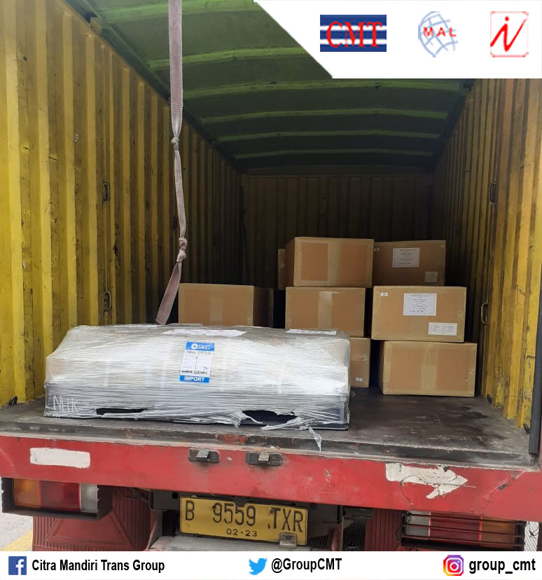 CMTGforwarder's tweet photo. Kegiatan muat barang import, shipment import LCL 

#CitraMandiriTrans 
#MohaAtlantikLogistik 
#IntinusaLogistindo 
#WeMakeYourTrustInOurService 
#InternationalFreightForwarder 
#FreightForwarder 
#Ekspedisi 
#Logistics 
#Import https://t.co/9amBQmiT6p