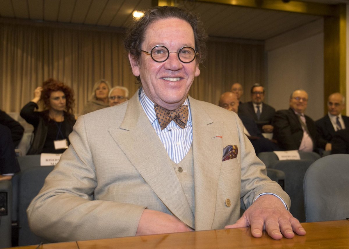 Cultura, il ministro <a href="/dariofrance/">Dario Franceschini</a>: «Con #PhilippeDaverio scompare un intellettuale di grande umanità, storico dell’arte sensibile e raffinato, un uomo di cui ho sempre apprezzato la grande intelligenza e lo spirito critico e che già manca a tutti noi». beniculturali.it/comunicato/cul…