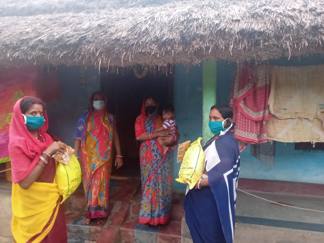 BonthIcds's tweet photo. #THRdistribution 

AWWs of Bonth ICDS are  distributing  THR( chhatua and egg) to Pregnant women, Lactacting Mothers and 7m-3year children to balance their nutrition. 
@DM_Bhadrak @BhadrakDswo https://t.co/km0xLrhIWu