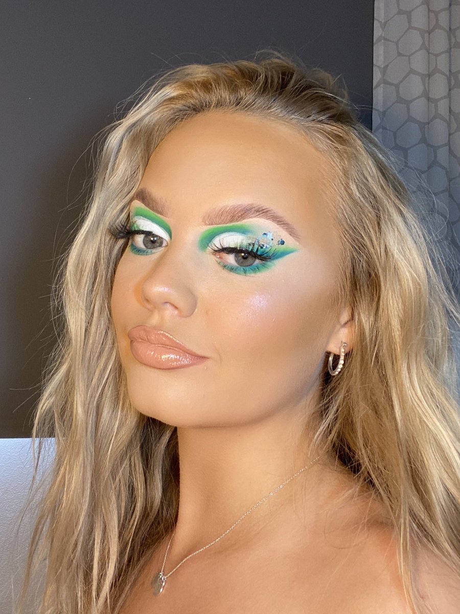 Claudiaagraceee's tweet photo. Just a few of my looks recently, I’m a small makeup artist and I wanna get noticed🥺Pls retweet if you see this 💕 #makeupartist #mua @beautybay https://t.co/bZu2KaQ5eH