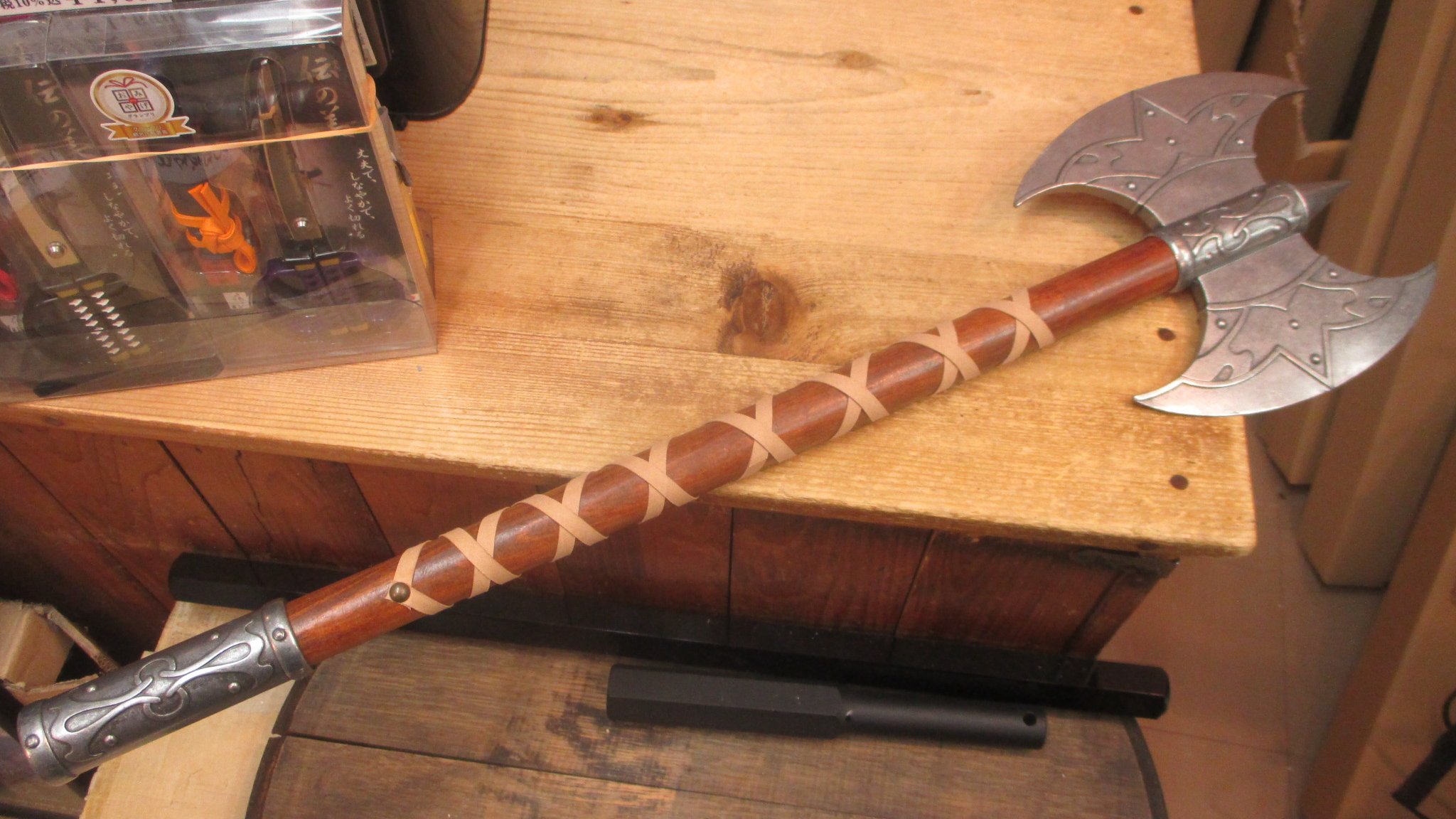 武装商店 12 00 19 00 火曜定休 Auf Twitter 再入荷 ｄｅｎｉｘ ヴァルキリーバトルアックス 税込 8 780 ヴァルキリーといえば第一に槍 たまに剣くらいの印象ですが 北欧系だしスケッギョルド 斧の時代 なんて名前の奴もいるし斧があってもいいんじゃない