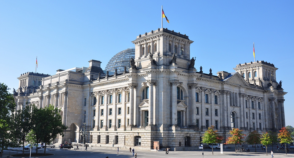 FTAPI's tweet image. Ist der #Datenaustausch innerhalb der Behörde unproblematisch, schafft die Kommunikation zwischen den Ämtern oder mit externen Empfängern Herausforderungen. Eine Lösung für einfache, sichere Kommunikation ist daher unverzichtbar.
Mehr dazu unter
tinyurl.com/yxuv62pz