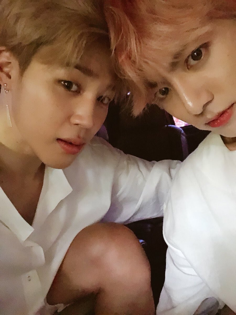 — a thread of jikook selcas, but they grow older if you keep scrolling ♡