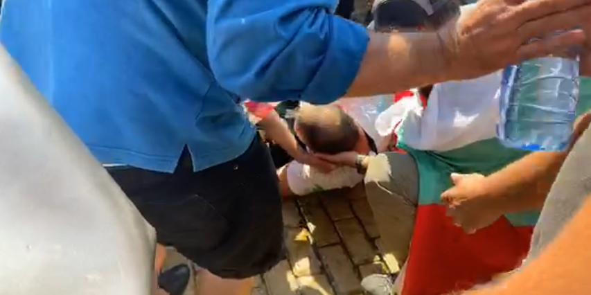 ruslantrad's tweet photo. A protester was sprayed by police and appeared to have fainted. #Bulgaria https://t.co/r3TmgetXLq