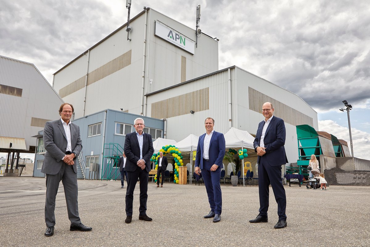 ‘De wegenbouw heeft iets speciaals.' Deze week vieren we het unieke 50-jarige #jubileum van Ben van Alst. Wat een #mijlpaal! #DuraVermeer duravermeer.nl/nieuws/ben-van…