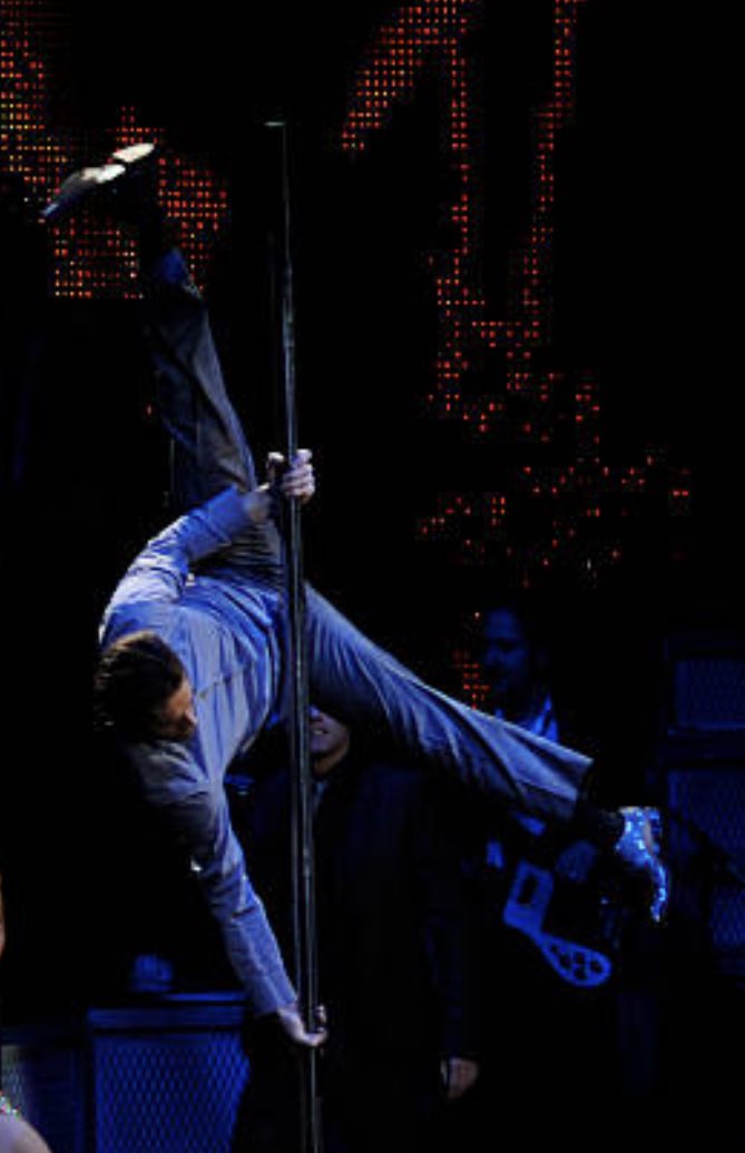Ilse0950's tweet photo. Day 30 photochallenge TT-team Belgium favourite member’s signature. Mr.D is my man, the split, the flexibility, the sexy moves, the pole dance 🤪❤️😊 #takethatbelgium @takethat @HowardDonald #creditstoowner https://t.co/I66xeQyfBR
