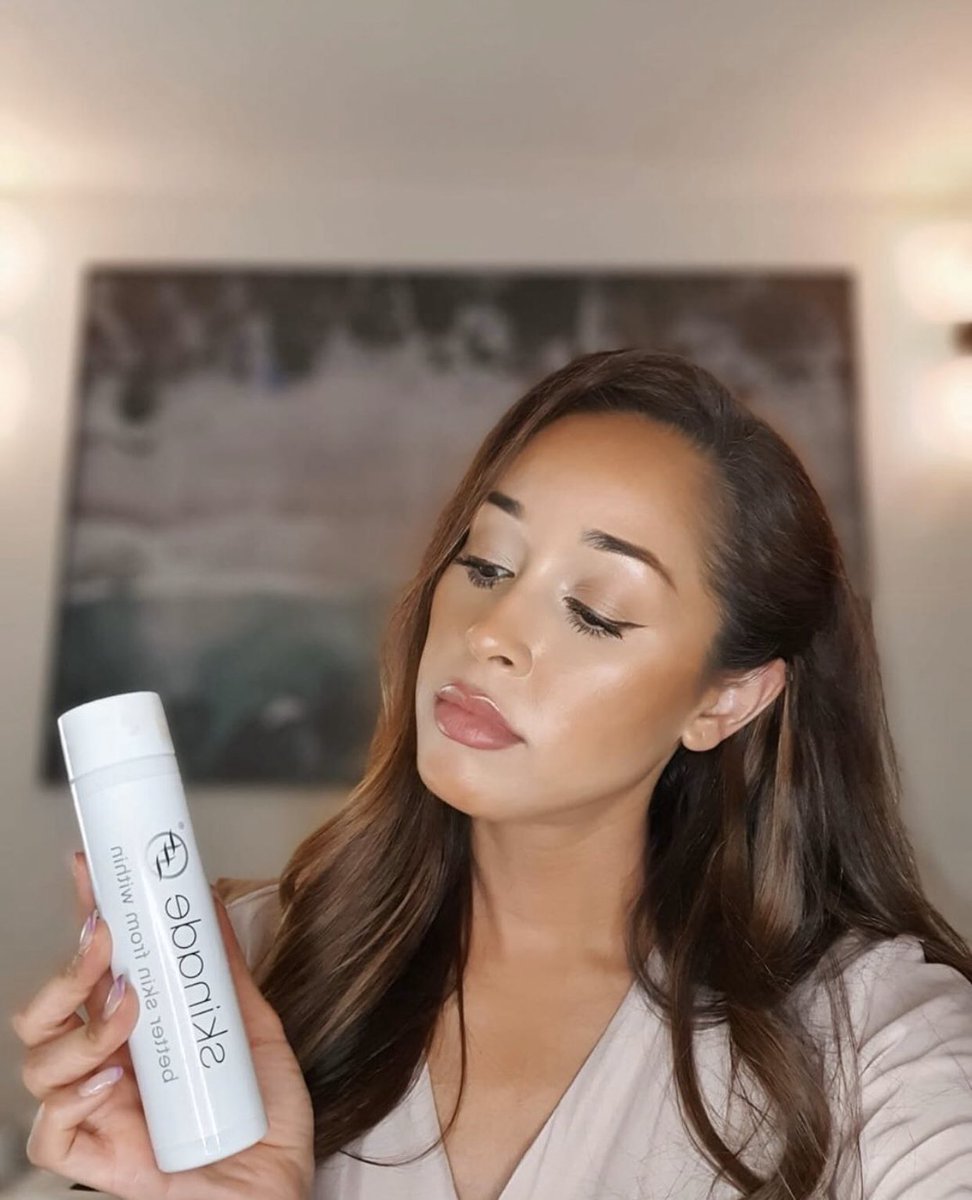 Skinade's tweet image. Improve the way your skin looks and feels in as little as 30 days by drinking skinade daily. 🙌🏽