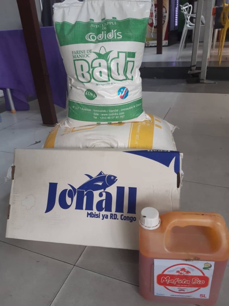 central_sage's tweet photo. ✅ Après débat et délibération des membres du jury,les heureux gagnants de ces colis sont:
Mr @leonKakese et Madame @MimieMuninda
Retenez que chaque semaine #CODIDIS et moi nous mettons un colis des produits alimentaires locaux pour vous ,soyez le prochain heureux gagnant . https://t.co/zMs5AGglYR