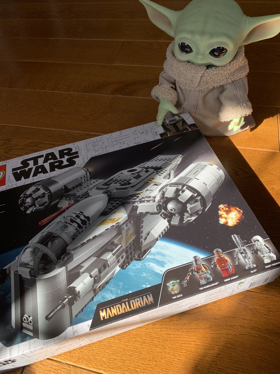 Oh-my-oh-my-oh-my! Look what’s arrived! Well, that’s *my* evening sorted after work today: a bottle of 2016 Pauillac, and building this gorgeous thing. BABY YODA. In #lego form! Seriously, what’s not to love.