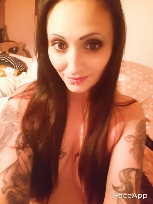 Ich lass mal schnell liebe Gr&uuml;&szlig;e da habe mich lange nicht mehr gemeldet sry aber auch das privat Leben<a href="/tag/neuesprofilfoto"class="tags"><span>#neuesprofilfoto</span></a>