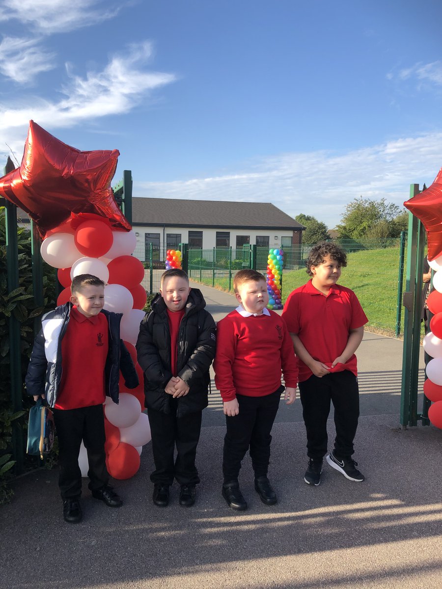 SpringfieldDLT's tweet image. First day back at Springfield Academy and its a party!!